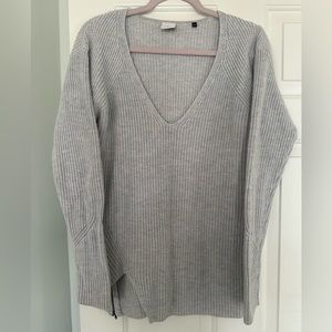 CAbi Womens Size Small Gray Deep V-Neck Pullover Cotton Side Zip Sweater 3531